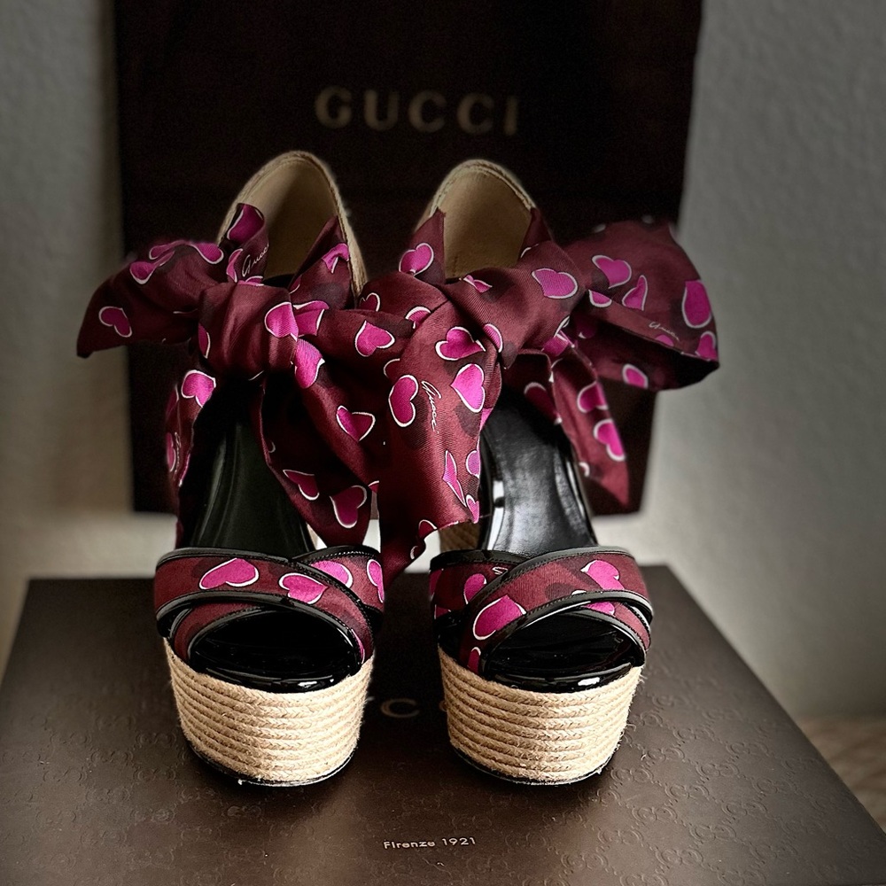 Beautiful Gucci Espadrilles Wedges with Hearts